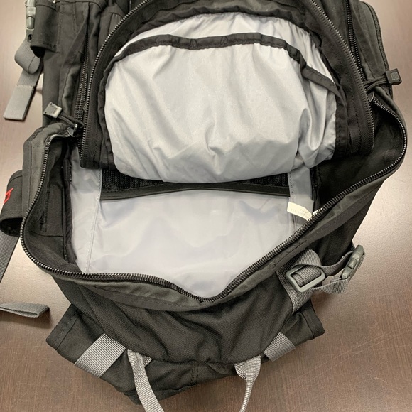 Dakine Heli Pro Ski/Snowboard Backpack (New) - Picture 2 of 10